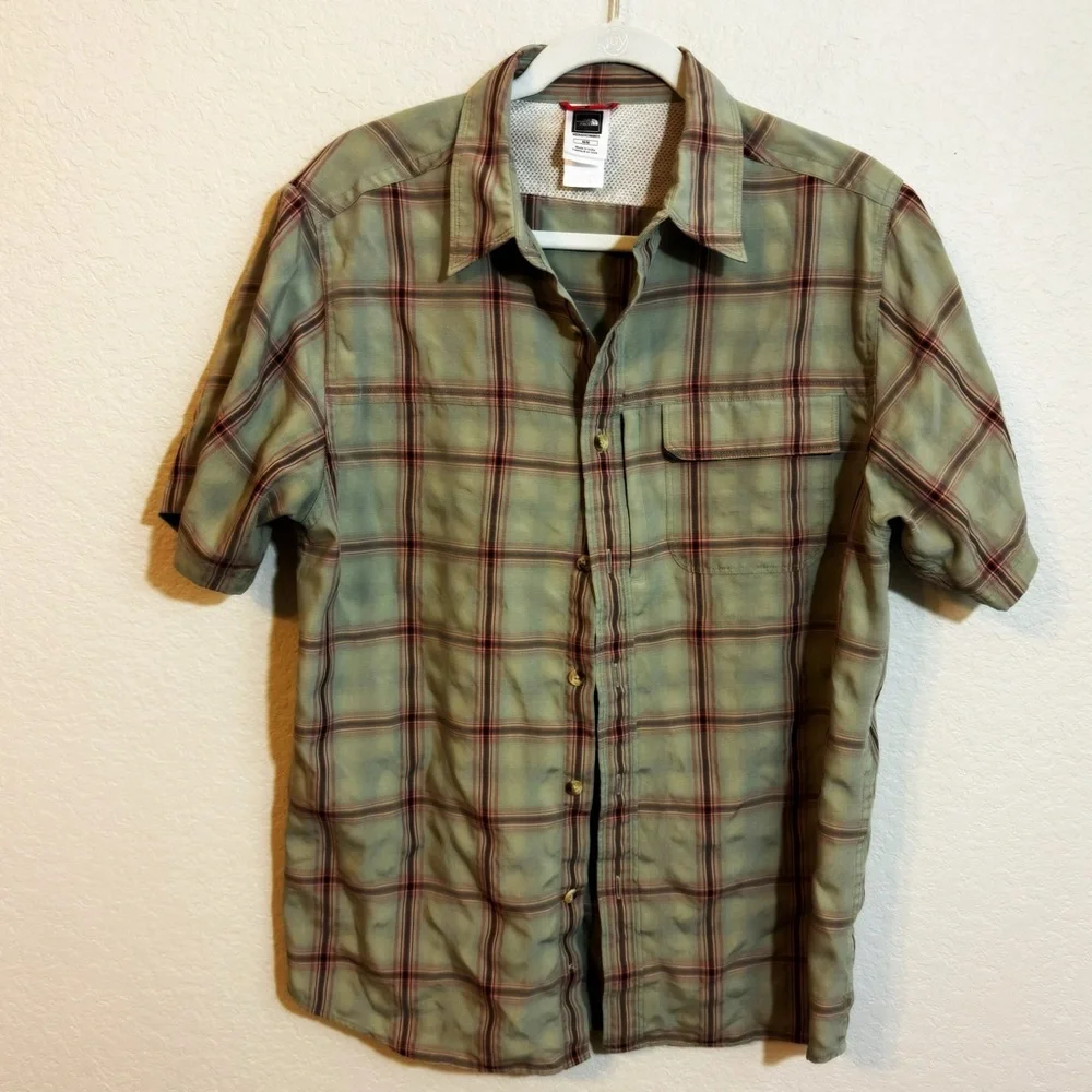 The North Face Plaid‎ Short Sleeve Button Down Shirt Medium Men's